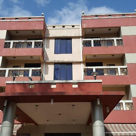 Le Royale Hotel Dadra Exterior foto