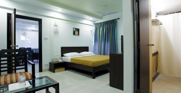 Le Royale Hotel Dadra Exterior foto